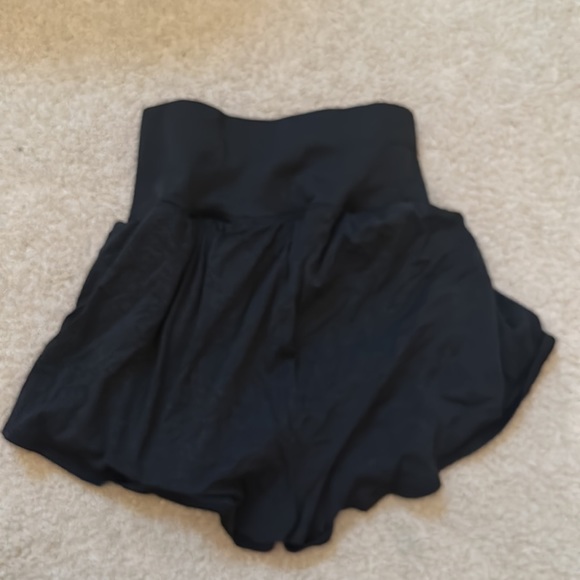 Gymshark Black Vital Seamless 2.0 Shorts - Picture 2 of 3